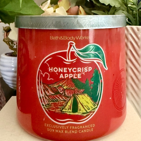 Bath & Body Works Other - 🆕🍎 BATH & BODY WORKS “HONEYCRISP APPLE“ 3-WICK CANDLE. NEW. SOY WAX BLEND.